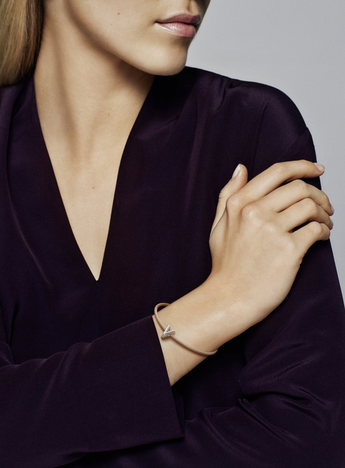 Letter V silver charm – GC Shop Egypt