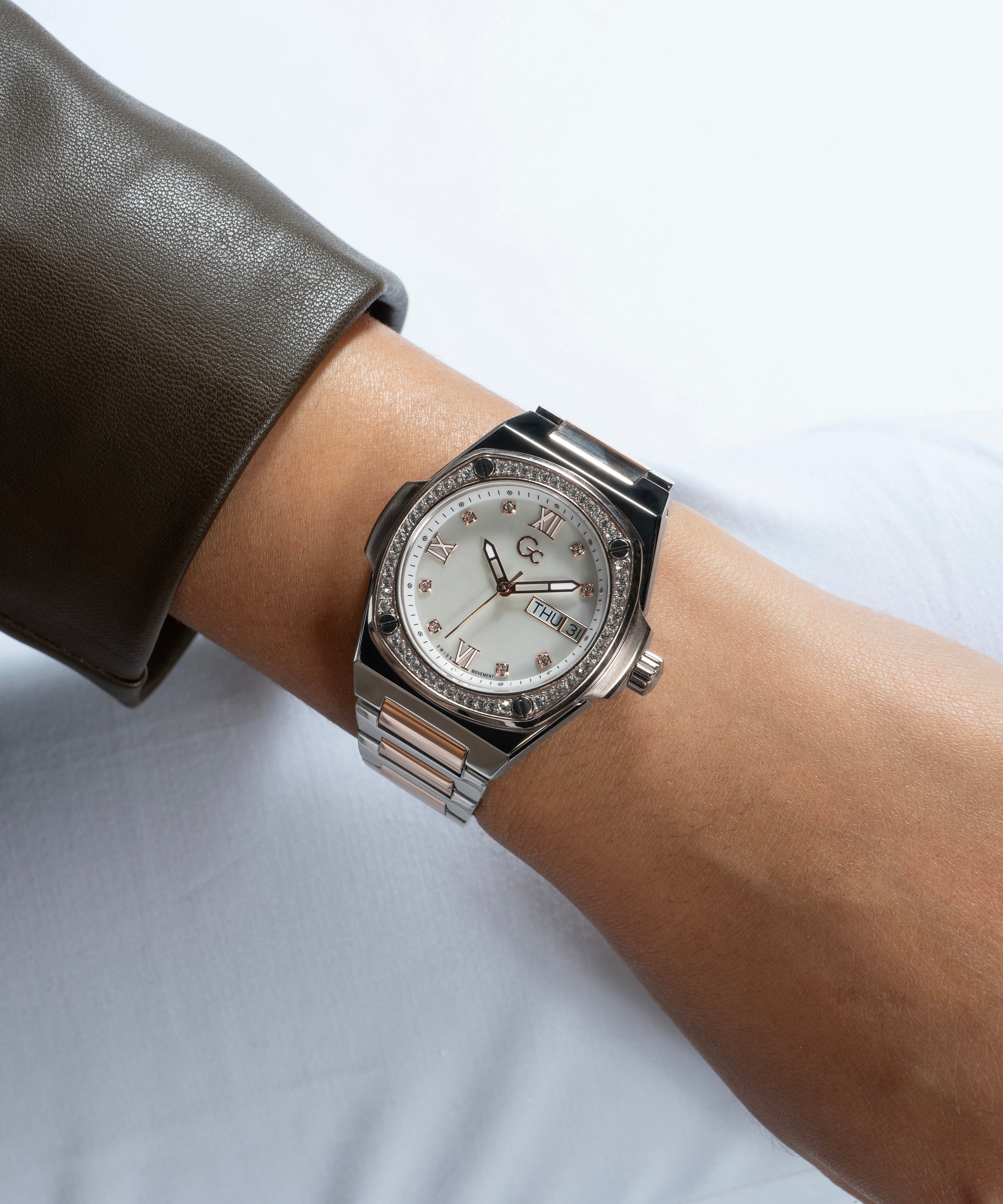 Gc Coussin Shape Lady Y98005L1MF – GC Shop Egypt