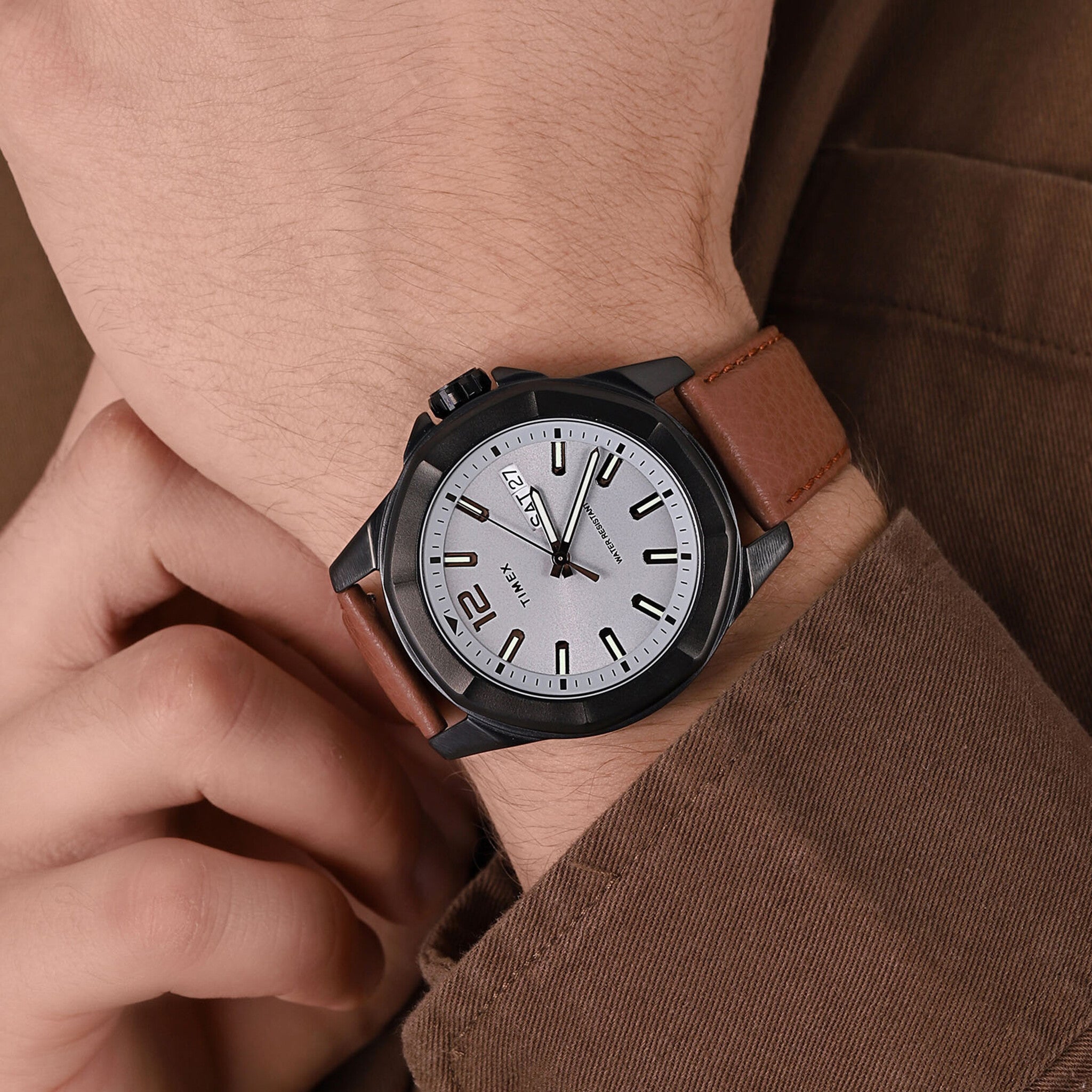 Timex TW2U22200 Orologio Uomo Classico – Cinturino Pelle, Quadrante Bianco E Cassa Oro, Funzione Indiglo Light, 40mm