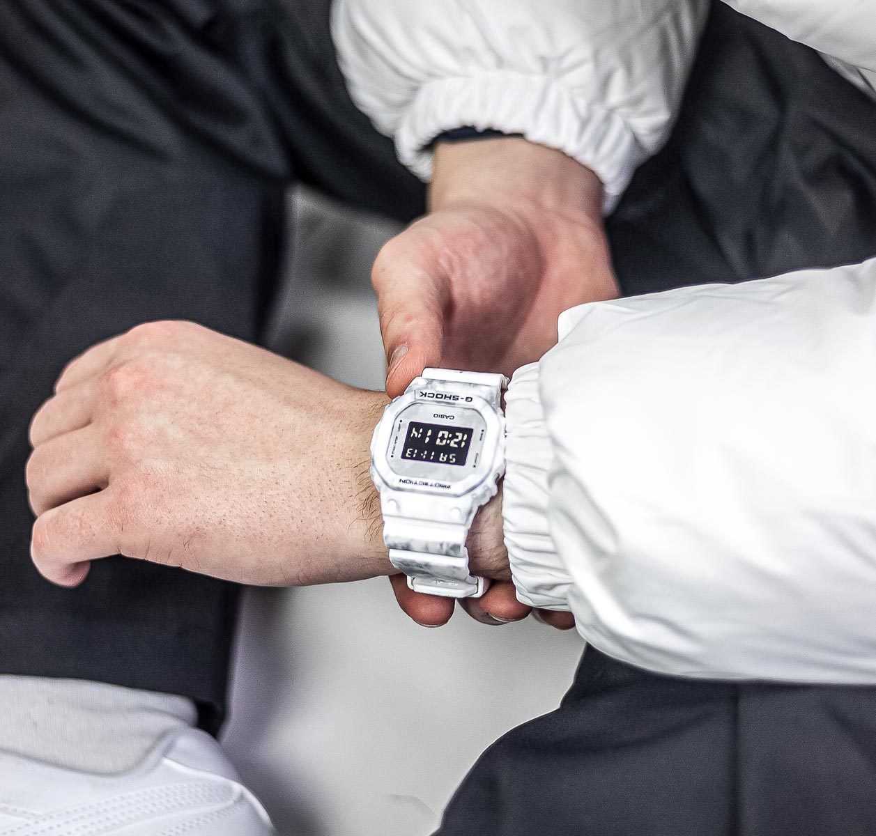 G-SHOCK DW-5600GC-7 デジタル メンズ 腕時計 ホワイト カモフラ 迷彩 Gショック ジーショック 逆輸入海外モデル